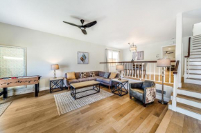 Remodeled 4 bdrm with AC, Jacuzzi, foosball, bikes, roof top deck, Steps to beach shopping and dining